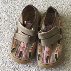 Livie & Luca tan arrow shoes